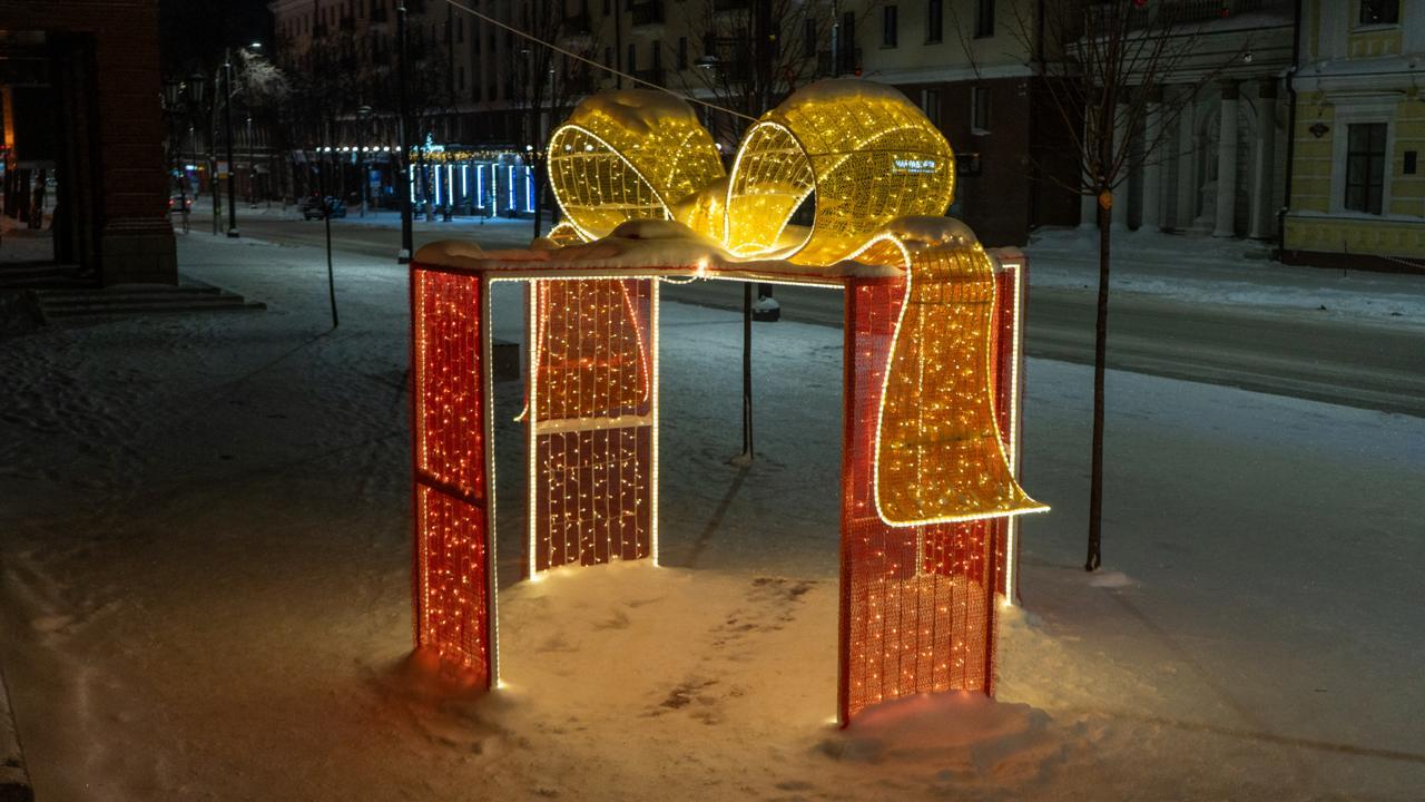 Световая инсталляция «Подарок»