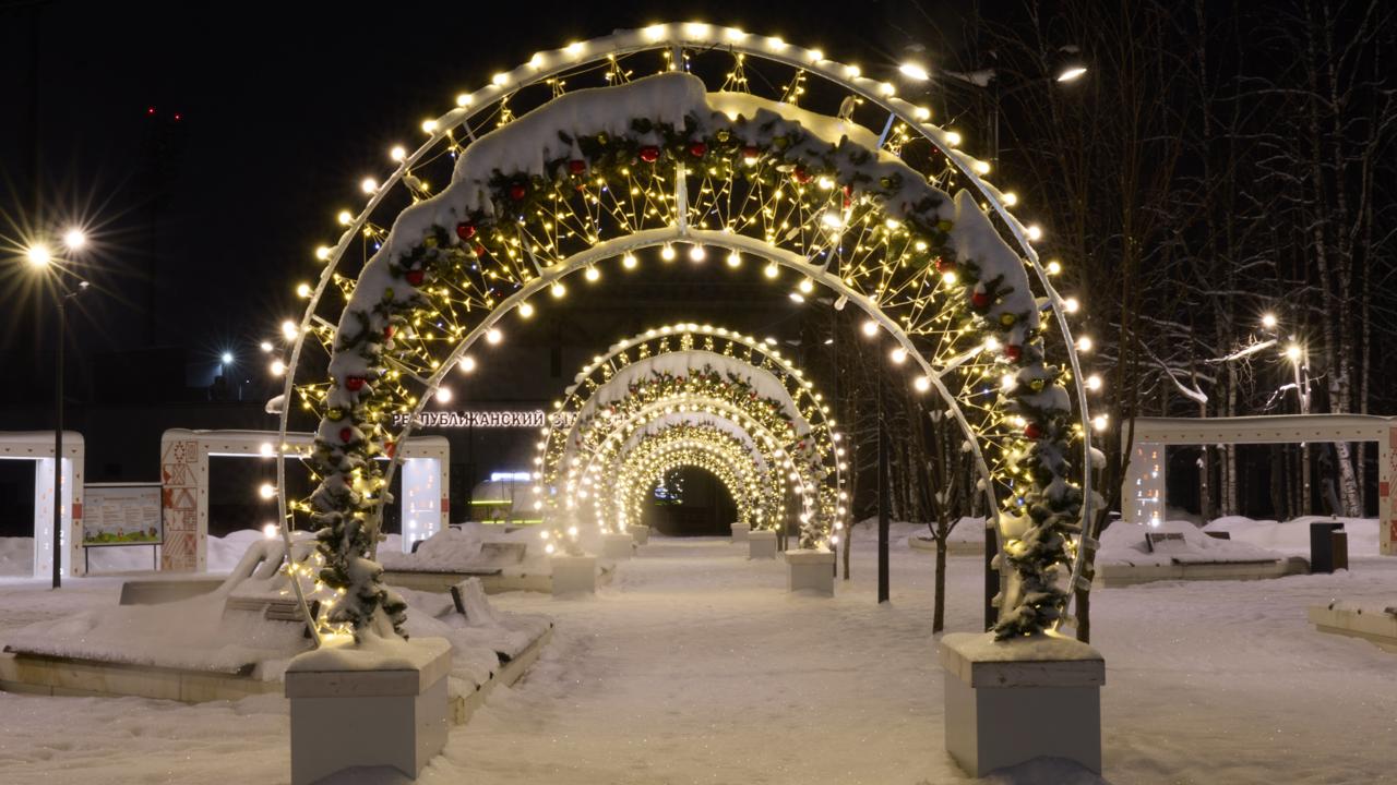 Световые арки для зимней аллеи в парке